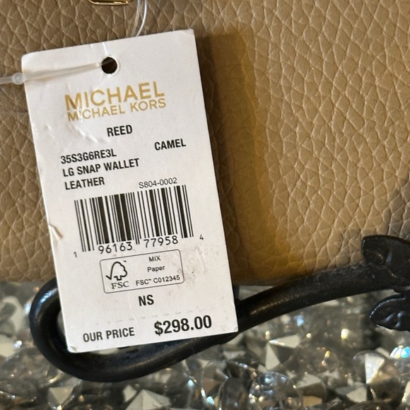 NWT - Michael Kors Reed Snap Wallet. - Picture 5 of 5